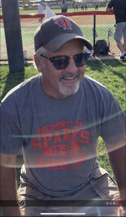 Smiling man wearing sunglasses and baseball cap